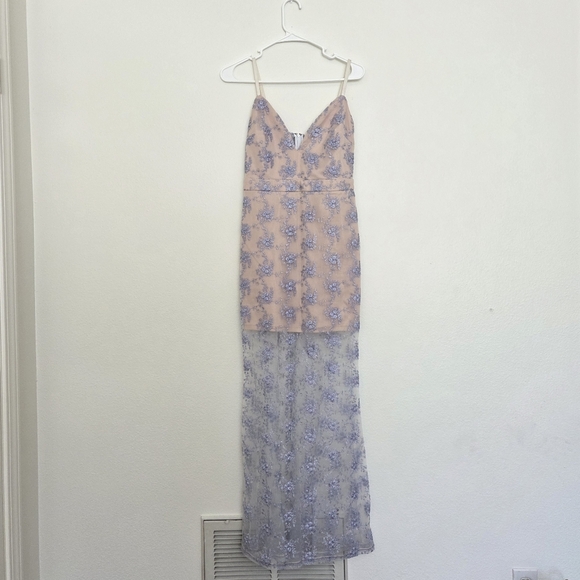 Windsor Embroidered Fully Mesh Vneck Gown Size Small - Picture 1 of 5